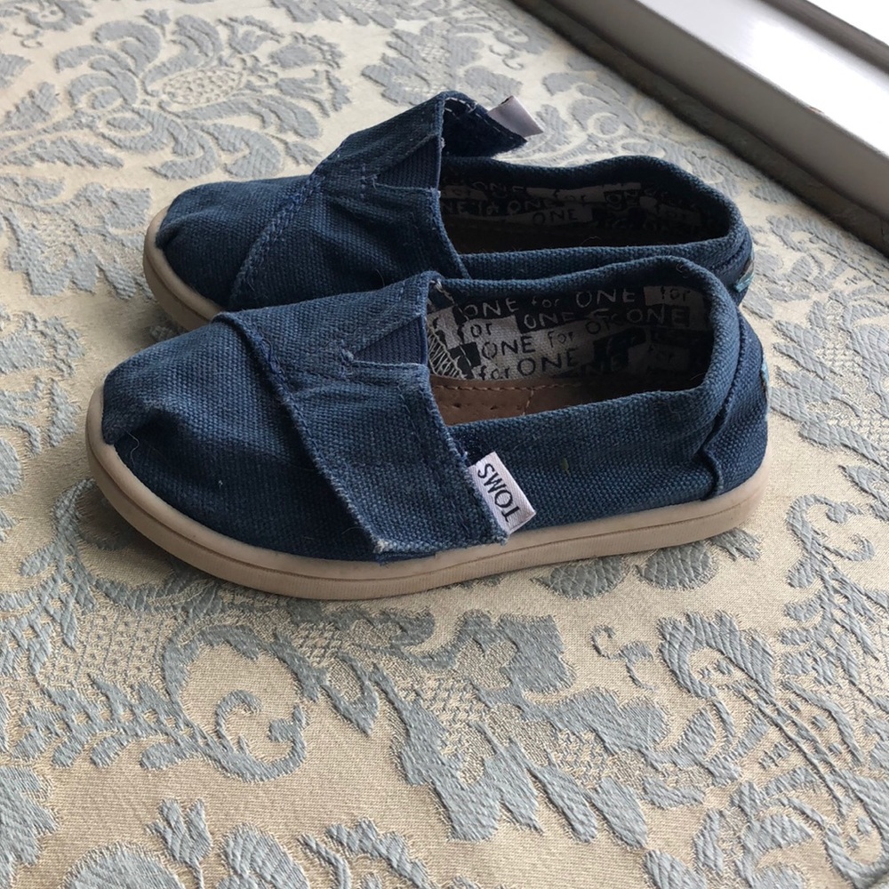 Toms toddler size 7 chambray shoes